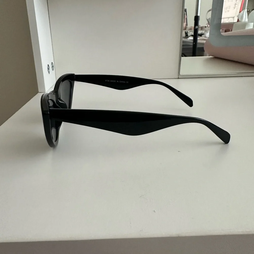 NWT* Island Sunglass Club ‘PARIS’ Black Cat Eye Sunglasses